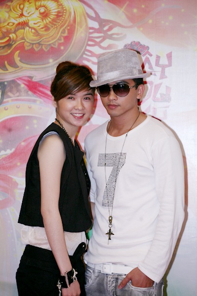 Hương Giang, Hoàng Yến bán tranh làm từ thiện - 10