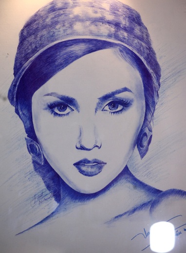 Hương Giang, Hoàng Yến bán tranh làm từ thiện - 4