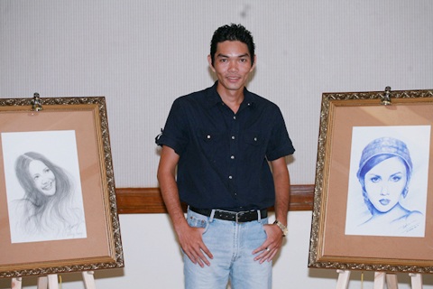 Hương Giang, Hoàng Yến bán tranh làm từ thiện - 8