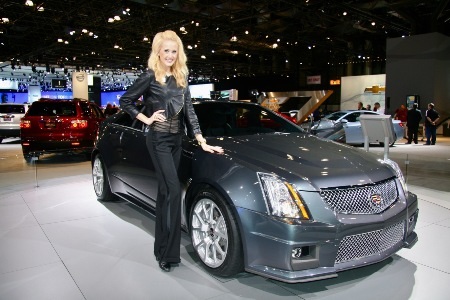 Kiều nữ Triển lãm ô tô New York - Không “thiếu vải”! - 9