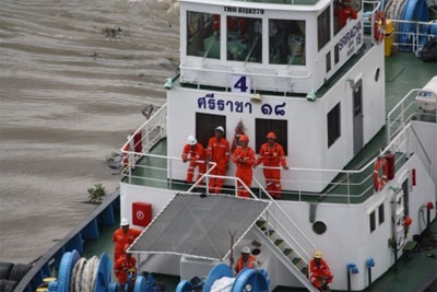 Toàn cảnh lai dắt đốt hầm dìm Thủ Thiêm số 2 - 3 Toàn cảnh lai dắt đốt hầm dìm Thủ Thiêm số 2 - 3