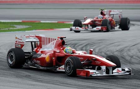 Vettel chinh phục ngôi đầu, Alonso giữa đường đứt gánh - 3 Vettel chinh phục ngôi đầu, Alonso giữa đường đứt gánh - 3