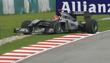 Vettel chinh phục ngôi đầu, Alonso giữa đường đứt gánh - 2 Vettel chinh phục ngôi đầu, Alonso giữa đường đứt gánh - 2