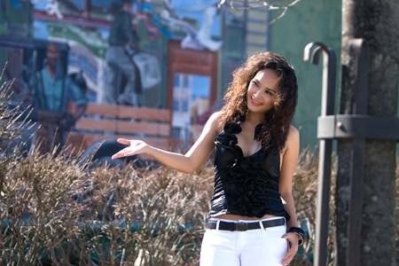 Ngắm “cô dâu” Thy Dung trên đất Mỹ - 1