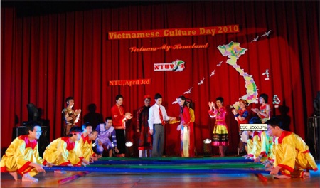 Du học sinh tại Đài Loan dự Ngày Văn hóa Việt Nam 2010 - 3 Du học sinh tại Đài Loan dự Ngày Văn hóa Việt Nam 2010 - 3