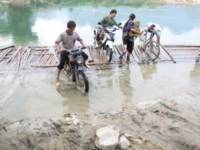 Học sinh khó đến lớp, người ốm khó đi viện - 1 Học sinh khó đến lớp, người ốm khó đi viện - 1