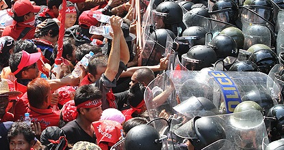 “Áo đỏ” huy động lực lượng cho “trận chiến cuối cùng” - 1  “Áo đỏ” huy động lực lượng cho “trận chiến cuối cùng” - 1