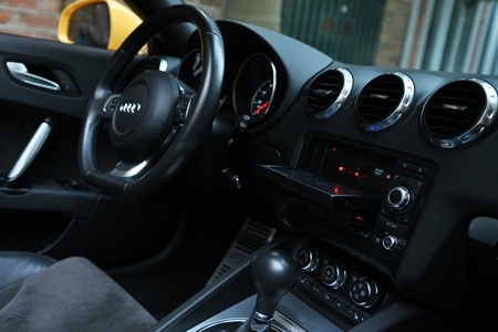 Cá tính Audi TT vàng trên phố - 9