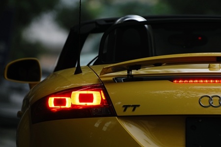 Cá tính Audi TT vàng trên phố - 13