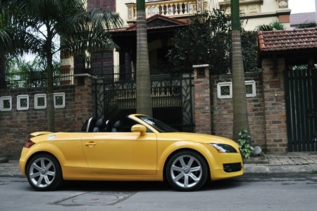 Cá tính Audi TT vàng trên phố - 1