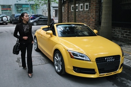 Cá tính Audi TT vàng trên phố - 2