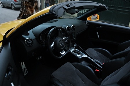 Cá tính Audi TT vàng trên phố - 7