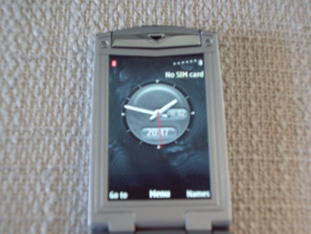 “Đập hộp” điện thoại gập Vertu trị giá 7.000 USD - 10