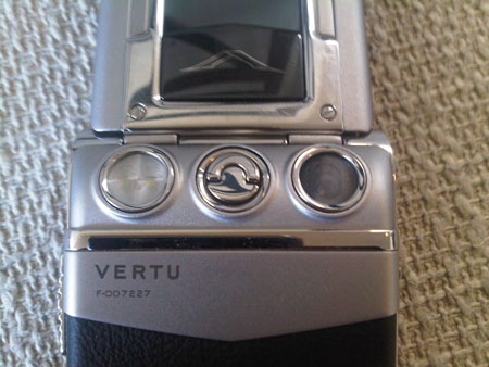 “Đập hộp” điện thoại gập Vertu trị giá 7.000 USD - 12