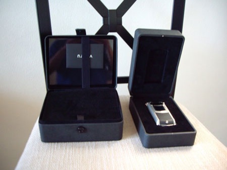 “Đập hộp” điện thoại gập Vertu trị giá 7.000 USD - 4