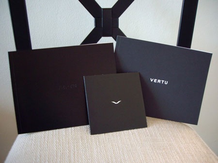“Đập hộp” điện thoại gập Vertu trị giá 7.000 USD - 5