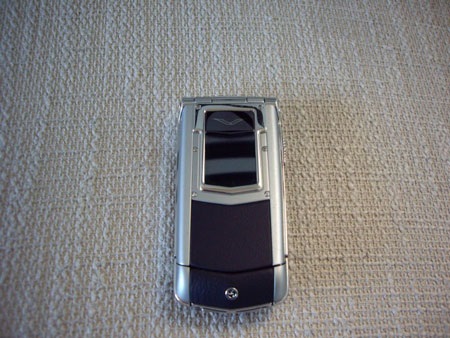 “Đập hộp” điện thoại gập Vertu trị giá 7.000 USD - 7