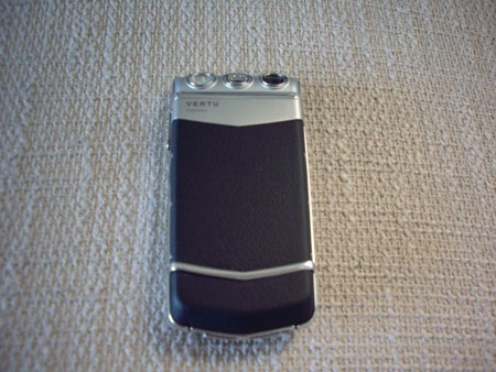 “Đập hộp” điện thoại gập Vertu trị giá 7.000 USD - 8