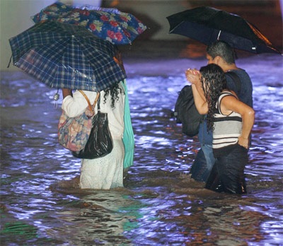 Rio de Janeiro ngập trong mưa lũ, 100 người thiệt mạng - 7 Rio de Janeiro ngập trong mưa lũ, 100 người thiệt mạng - 7