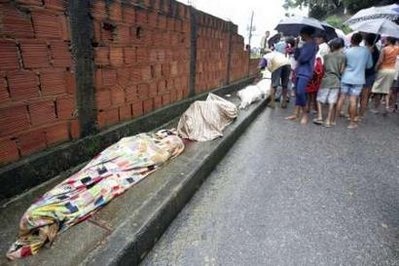 Rio de Janeiro ngập trong mưa lũ, 100 người thiệt mạng - 5 Rio de Janeiro ngập trong mưa lũ, 100 người thiệt mạng - 5