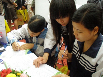 Nhiều thí sinh vẫn ghi sai trong hồ sơ ĐKDT - 1 Nhiều thí sinh vẫn ghi sai trong hồ sơ ĐKDT - 1