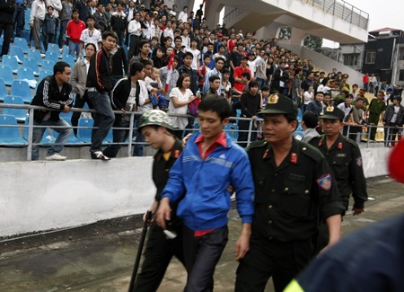 Giữ nguyên án phạt 60 triệu với sân Lạch Tray - 1