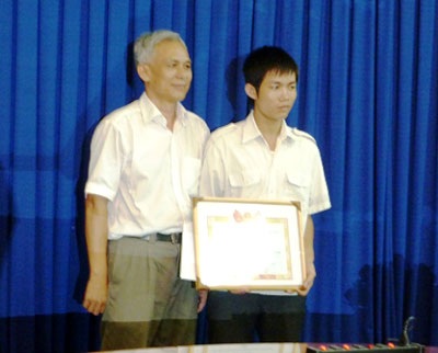 Tuyên dương sinh viên nhảy cầu Bình Triệu cứu người - 1 Tuyên dương sinh viên nhảy cầu Bình Triệu cứu người - 1