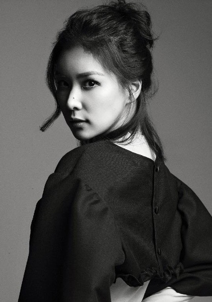 Vợ tương lai của Jang Dong Gun ấn tượng với đen và trắng - 5