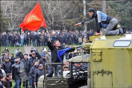 Kyrgyzstan trong "cơn bão" khủng hoảng - 3 Kyrgyzstan trong "cơn bão" khủng hoảng - 3