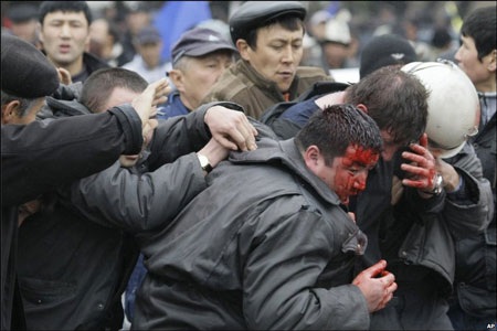 Kyrgyzstan trong "cơn bão" khủng hoảng - 9 Kyrgyzstan trong "cơn bão" khủng hoảng - 9