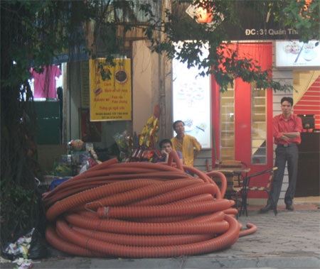 “Rắn nhân tạo” ngóc đầu… “cắn” người - 12