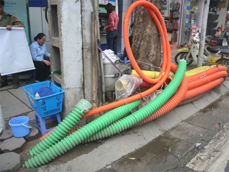 “Rắn nhân tạo” ngóc đầu… “cắn” người - 2