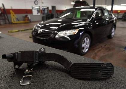 Toyota bị nghi đã biết lỗi dính chân ga từ lâu - 1 Toyota bị nghi đã biết lỗi dính chân ga từ lâu - 1