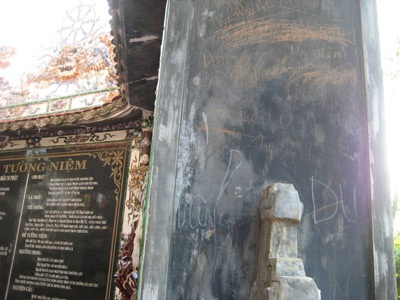 Những hình ảnh chưa đẹp tại chùa cổ Thiên Ấn - 2