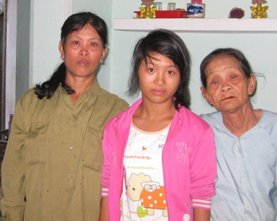 “Chỉ mong đừng ốm để lo cho mẹ già, con thơ” - 1