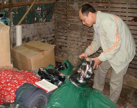 Phá đường dây làm giả sản phẩm của Bộ Quốc phòng - 1 Phá đường dây làm giả sản phẩm của Bộ Quốc phòng - 1