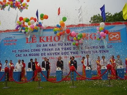 Khởi công Dự án hạ tầng sống chung với lũ đầu tiên - 1