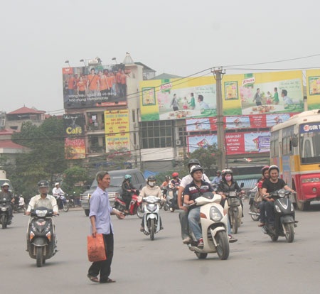 Người đi bộ “lạc” vì giao thông rối - 2 Người đi bộ “lạc” vì giao thông rối - 2