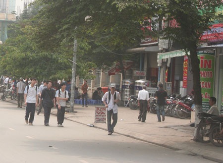 Người đi bộ “lạc” vì giao thông rối - 3 Người đi bộ “lạc” vì giao thông rối - 3