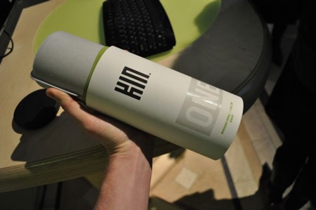 “Đập hộp” điện thoại Kin One và Kin Two - 2