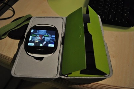 “Đập hộp” điện thoại Kin One và Kin Two - 4