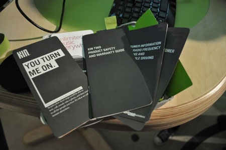 “Đập hộp” điện thoại Kin One và Kin Two - 8