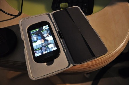 “Đập hộp” điện thoại Kin One và Kin Two - 9