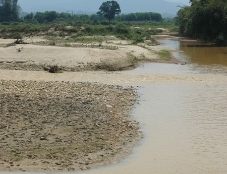 Những dòng sông trơ đáy - 2