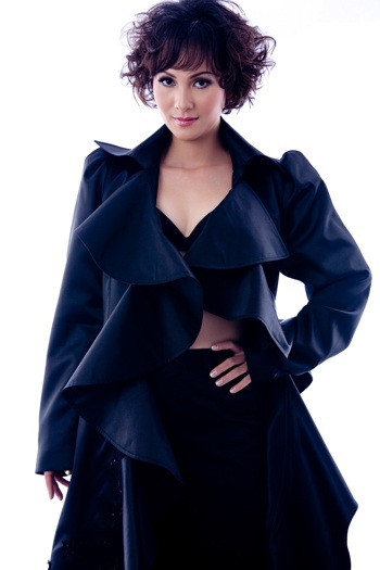 Ca sĩ “Mùa hoa cải” trở lại quyến rũ hơn - 2