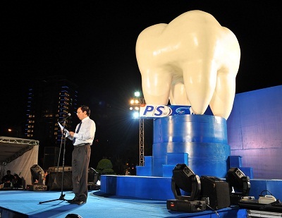 Răng khổng lồ “Vàng ố” tại TP.HCM bỗng dững... trắng sáng - 9