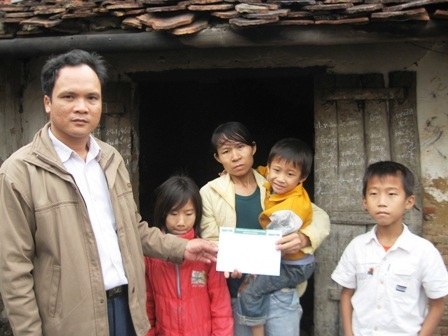 Quà nhân ái sưởi ấm hoàn cảnh mẹ góa, con côi  - 1