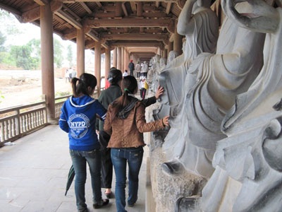 Còn quá nhiều “sạn” trên sân chùa Bái Đính - 3 Còn quá nhiều “sạn” trên sân chùa Bái Đính - 3