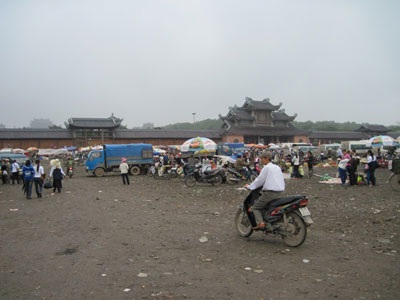 Còn quá nhiều “sạn” trên sân chùa Bái Đính - 8 Còn quá nhiều “sạn” trên sân chùa Bái Đính - 8