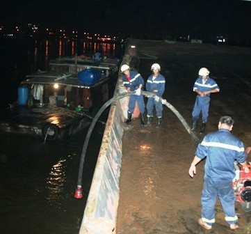 5 giờ “nghẹt thở” giải cứu cầu Bình Lợi  - 6